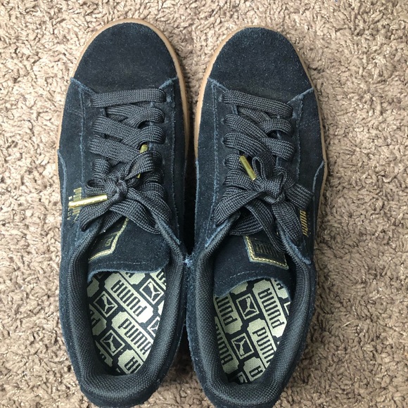 Women Puma Suede Sneakers - Picture 6 of 7